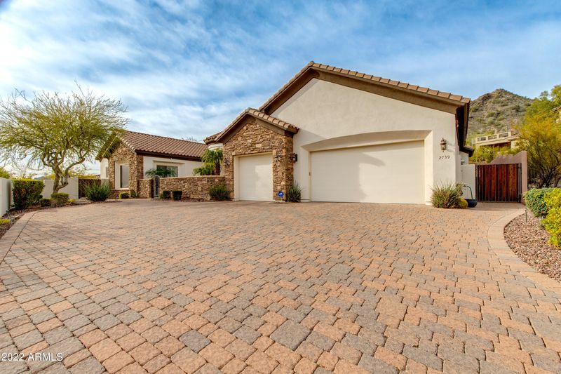 2739 E Redfield Rd, Phoenix, AZ 85032