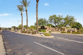 2740 S Honeysuckle Ln, Gilbert, AZ 85295