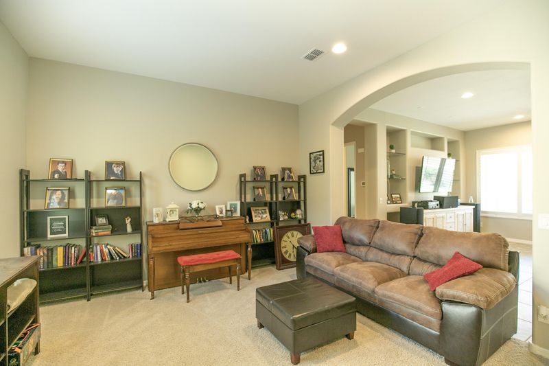 27405 N 16th Ave, Phoenix, AZ 85085