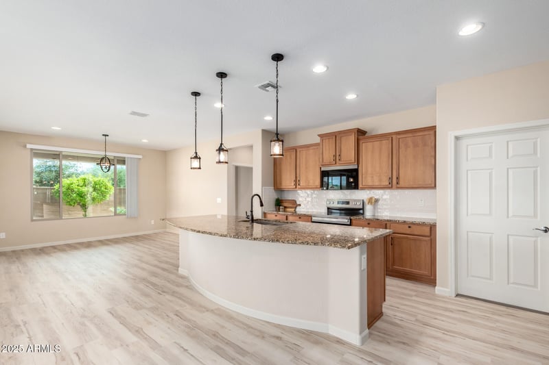 27413 Tonopah Dr, Buckeye, AZ 85396