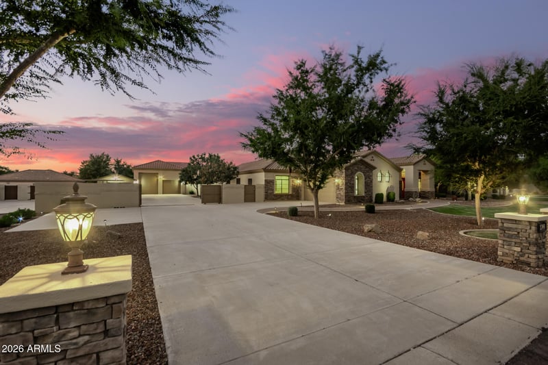 2744 Country Shadows Ct, Gilbert, AZ 85298