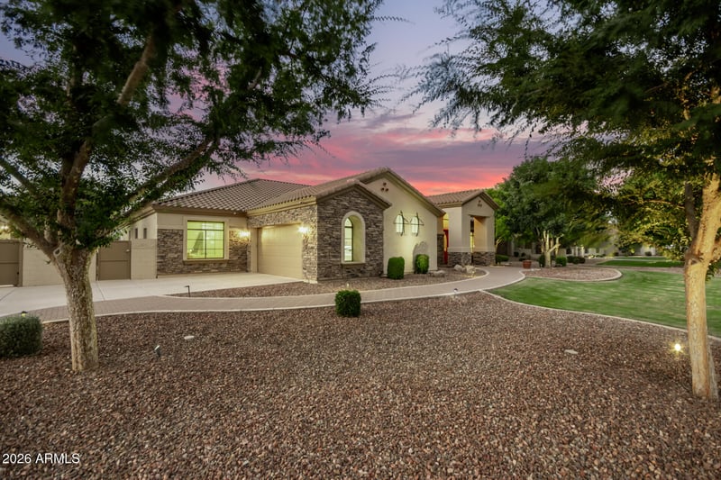 2744 Country Shadows Ct, Gilbert, AZ 85298