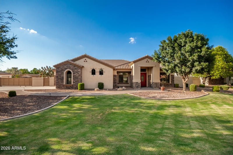 2744 Country Shadows Ct, Gilbert, AZ 85298
