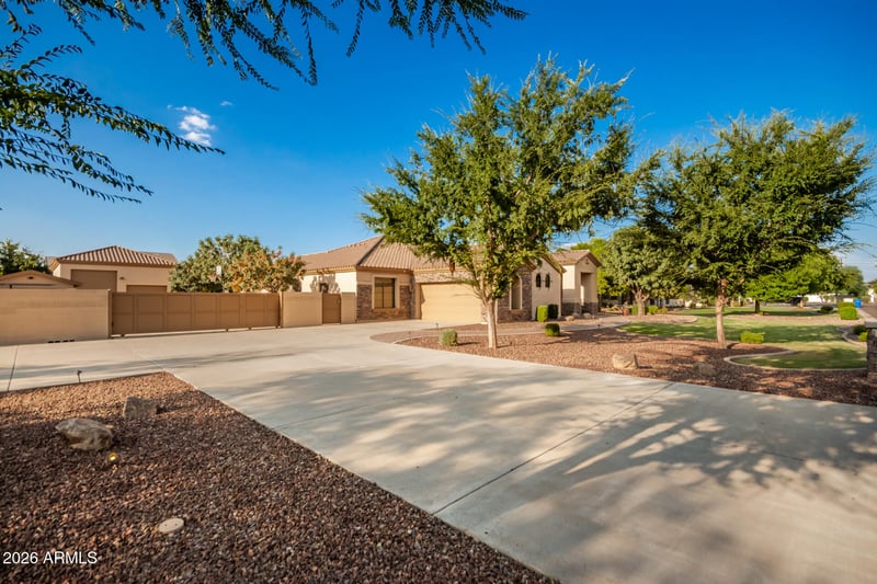 2744 Country Shadows Ct, Gilbert, AZ 85298