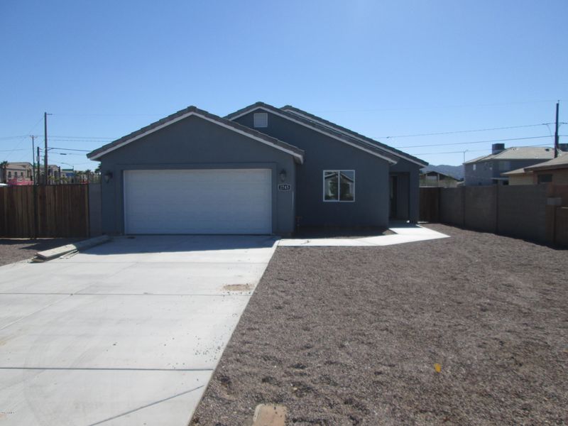2745 E Pueblo Ave, Phoenix, AZ 85040