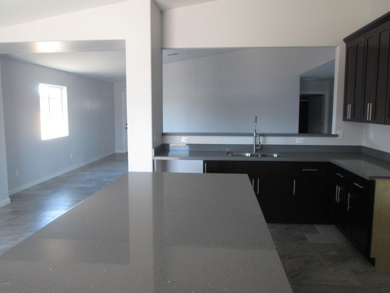 2745 E Pueblo Ave, Phoenix, AZ 85040