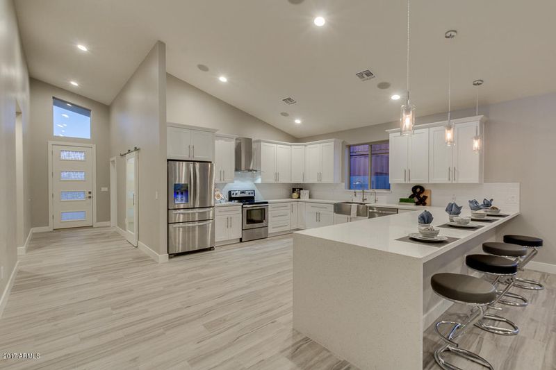 2745 E South Mountain Ave, Phoenix, AZ 85042