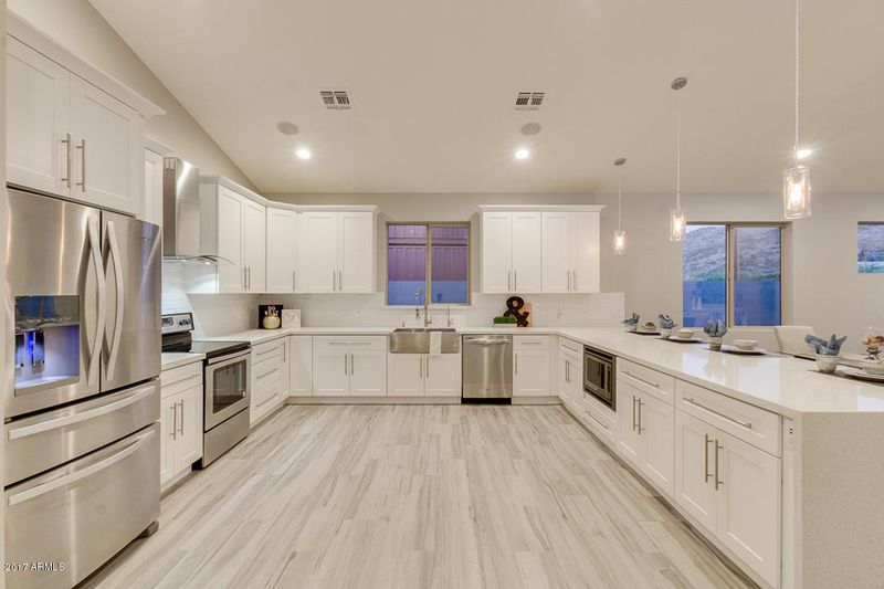 2745 E South Mountain Ave, Phoenix, AZ 85042