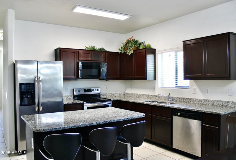 2745 Jessica Ln, Phoenix, AZ 85041