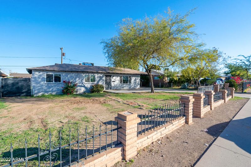2746 W Roosevelt St, Phoenix, AZ 85009