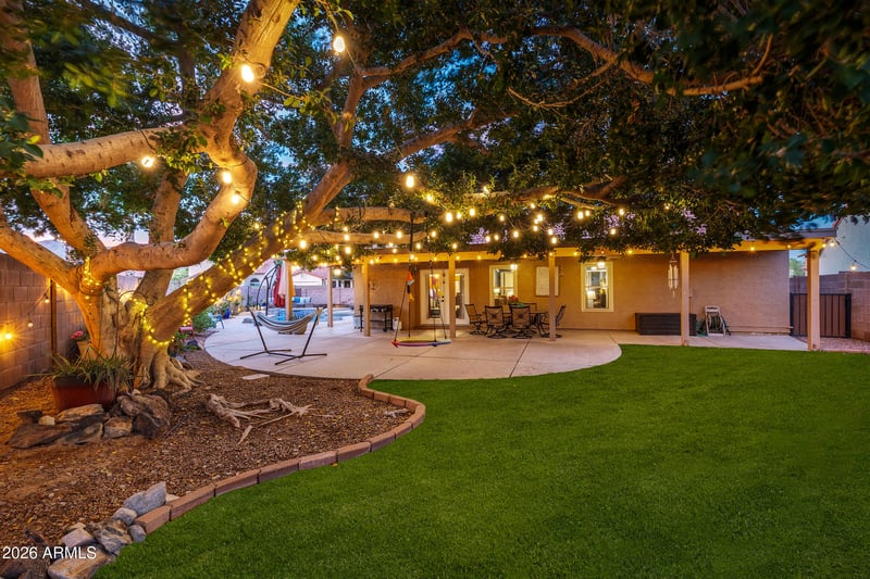 2747 Desert Trumpet Rd, Phoenix, AZ 85048