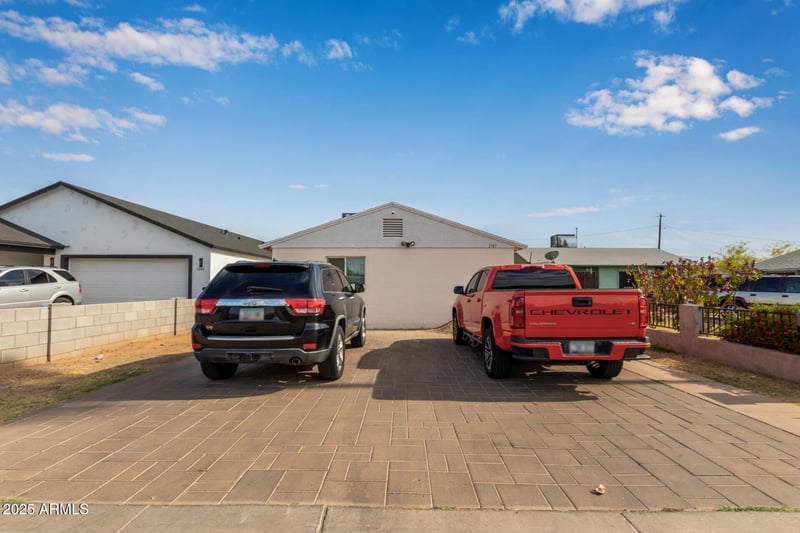 2747 Wier Ave, Phoenix, AZ 85040