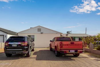 2747 Wier Ave, Phoenix, AZ 85040