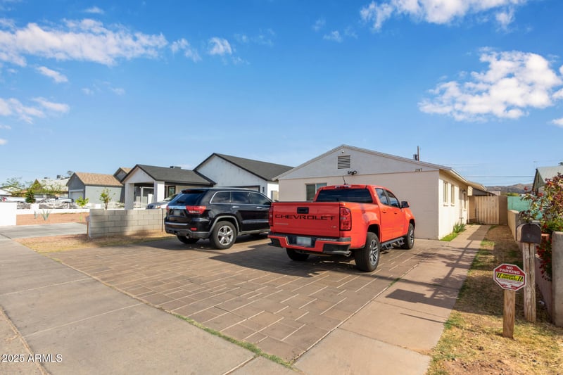 2747 Wier Ave, Phoenix, AZ 85040
