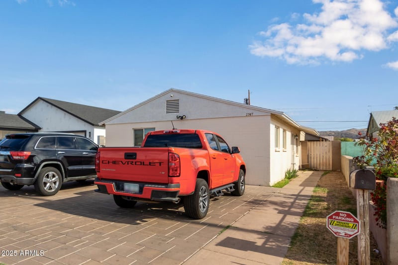 2747 Wier Ave, Phoenix, AZ 85040
