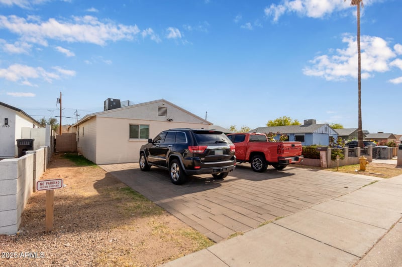 2747 Wier Ave, Phoenix, AZ 85040