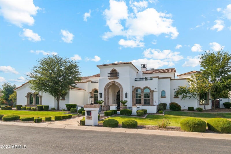 2748 Warbler Rd, Gilbert, AZ 85297