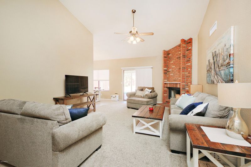 2750 E Thunderhill Pl, Phoenix, AZ 85048