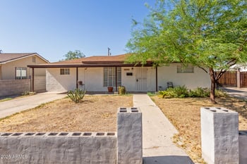 2752 Royal Palm Rd, Phoenix, AZ 85051