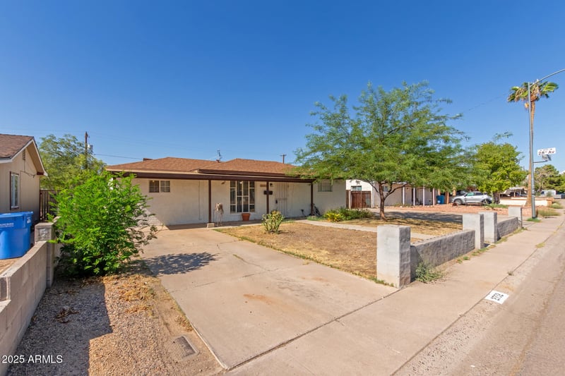 2752 Royal Palm Rd, Phoenix, AZ 85051