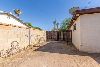 2752 Royal Palm Rd, Phoenix, AZ 85051