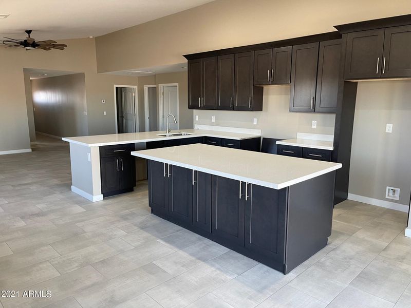 2760 E Pueblo Ave, Phoenix, AZ 85040