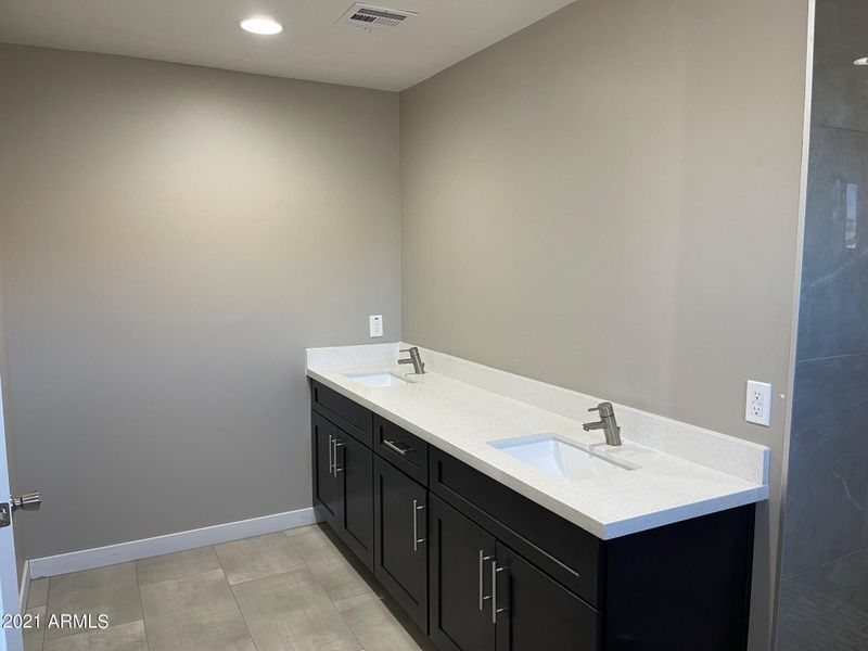 2760 E Pueblo Ave, Phoenix, AZ 85040