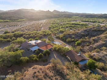 27610 Gill Rd, Morristown, AZ 85342