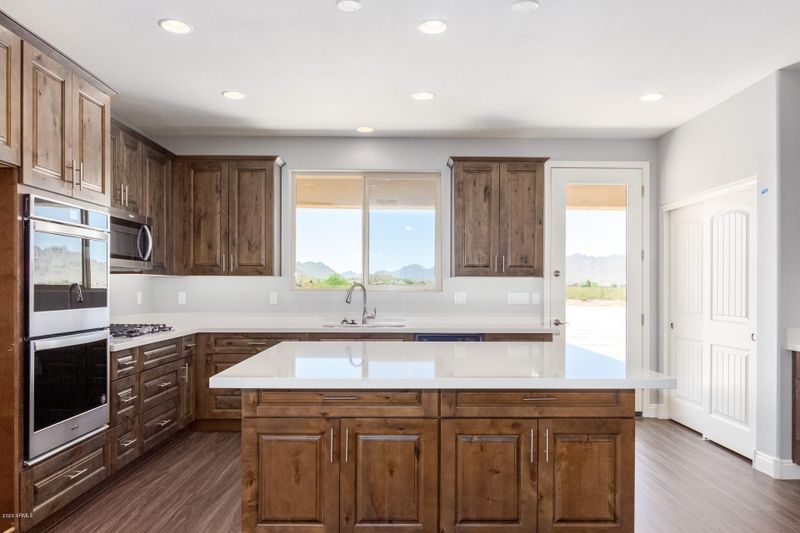 27670 N Silverleaf Rd, San Tan Valley, AZ 85143