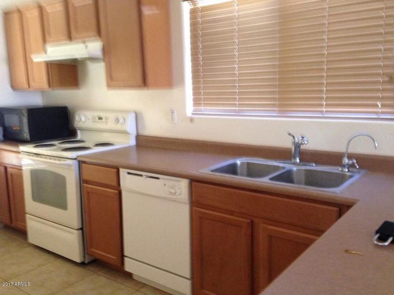 2780 E Silversmith Trl, San Tan Valley, AZ 85143
