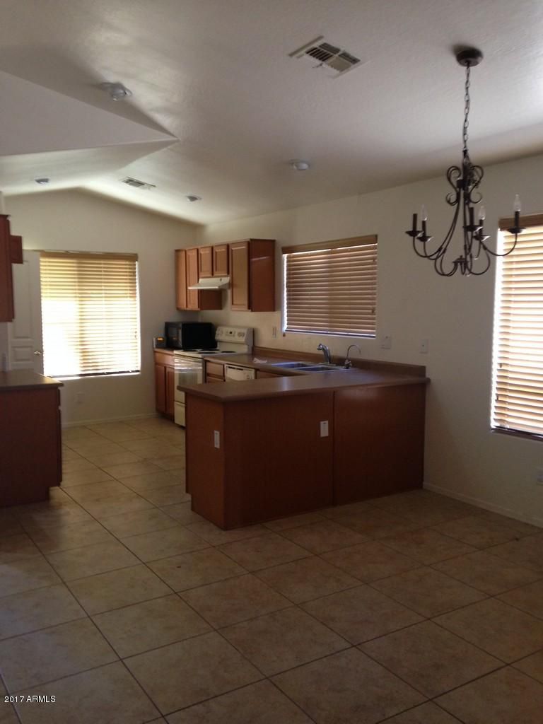 2780 E Silversmith Trl, San Tan Valley, AZ 85143