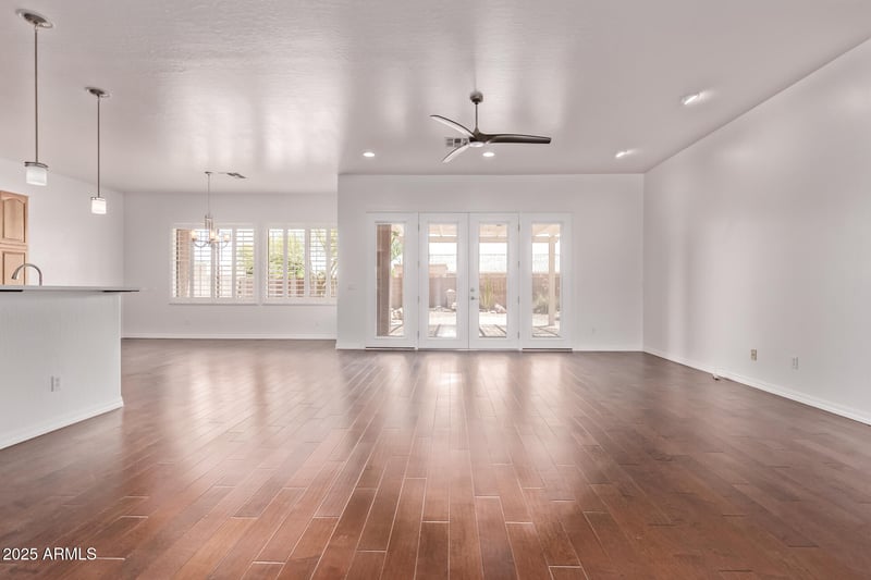 279 Stirrup Ln, San Tan Valley, AZ 85143