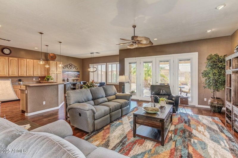 279 Stirrup Ln, San Tan Valley, AZ 85143