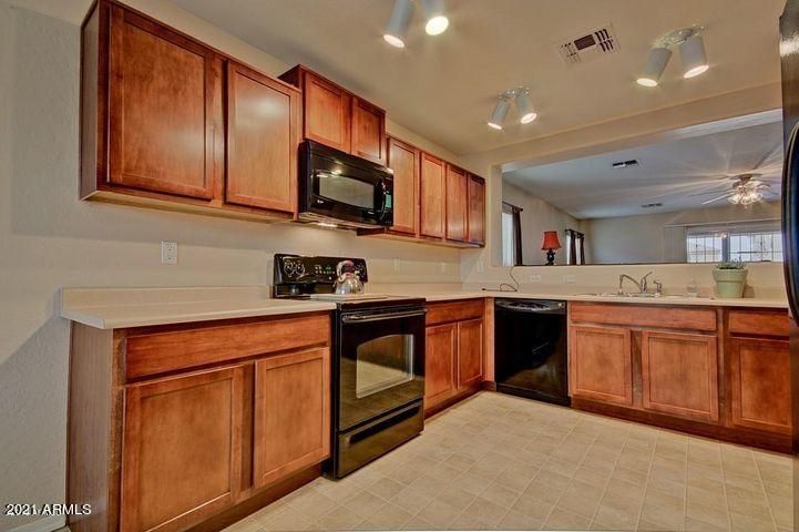 28006 N Quartz Way, San Tan Valley, AZ 85143