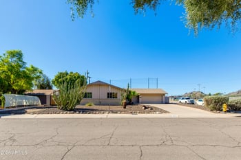 2801 E Mercer Ln, Phoenix, AZ 85028