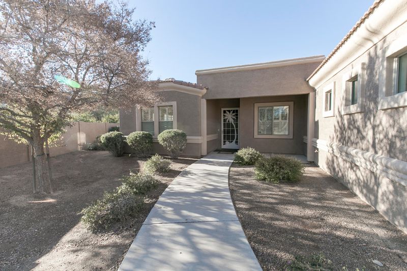 2803 E Desert Ln, Phoenix, AZ 85042