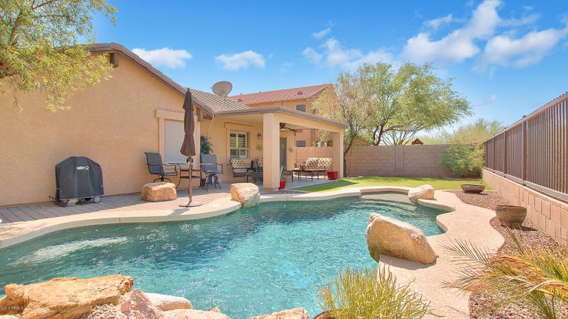 2806 E Saguaro Park Ln, Phoenix, AZ 85024