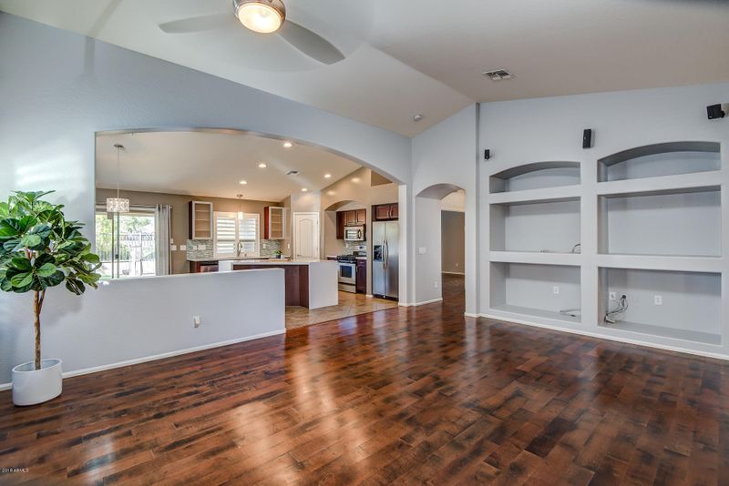 2806 E Saguaro Park Ln, Phoenix, AZ 85024