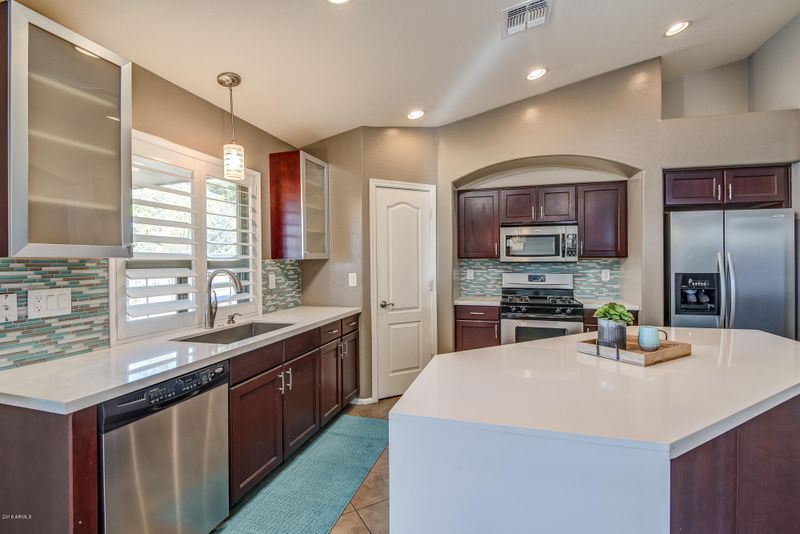 2806 E Saguaro Park Ln, Phoenix, AZ 85024