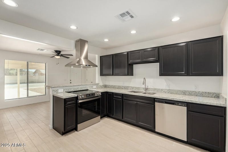 2806 Royal Palm Rd, Phoenix, AZ 85051