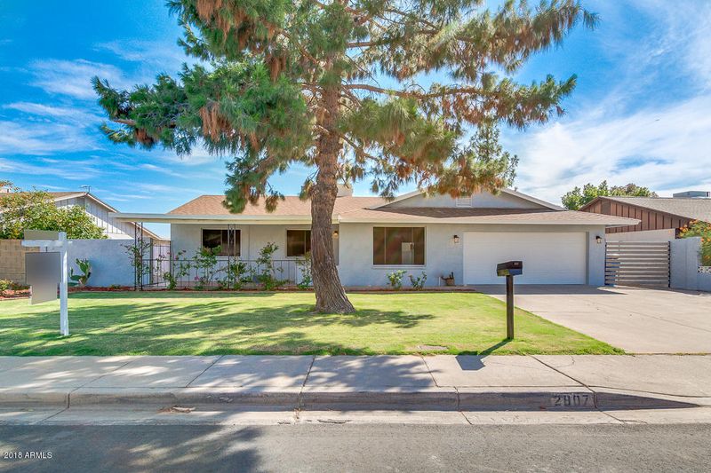 2807 W Acoma Dr, Phoenix, AZ 85053