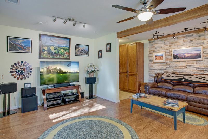 2808 E Earll Dr, Phoenix, AZ 85016