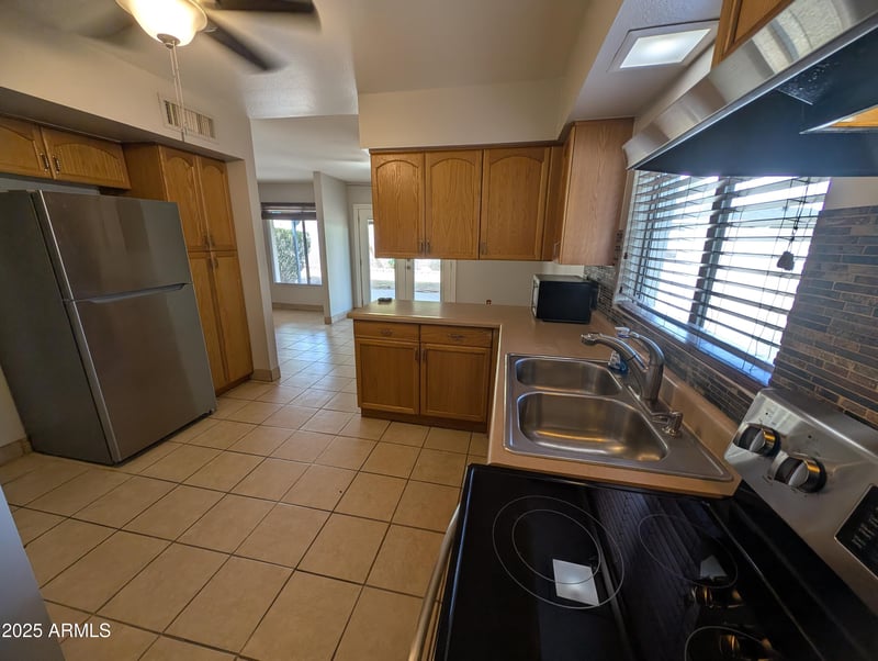2810 Willow Ave, Phoenix, AZ 85032