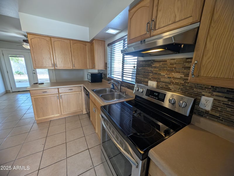 2810 Willow Ave, Phoenix, AZ 85032
