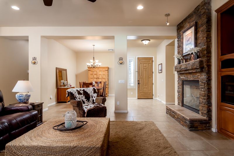 2812 E Lantana Dr, Chandler, AZ 85286
