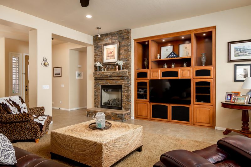 2812 E Lantana Dr, Chandler, AZ 85286