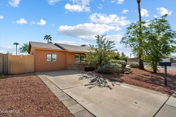 2813 Port Royale Ln, Phoenix, AZ 85053