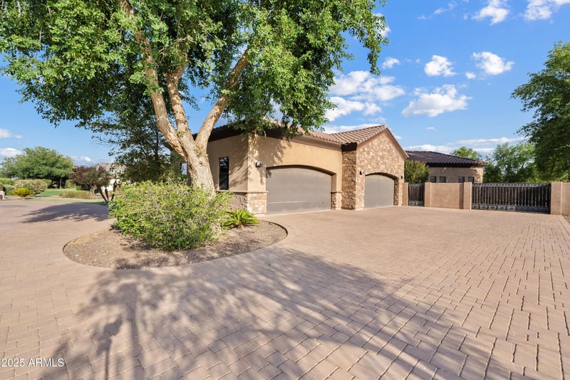 2815 Arrowhead Trl, Gilbert, AZ 85297