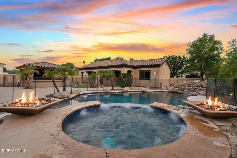 2815 Arrowhead Trl, Gilbert, AZ 85297