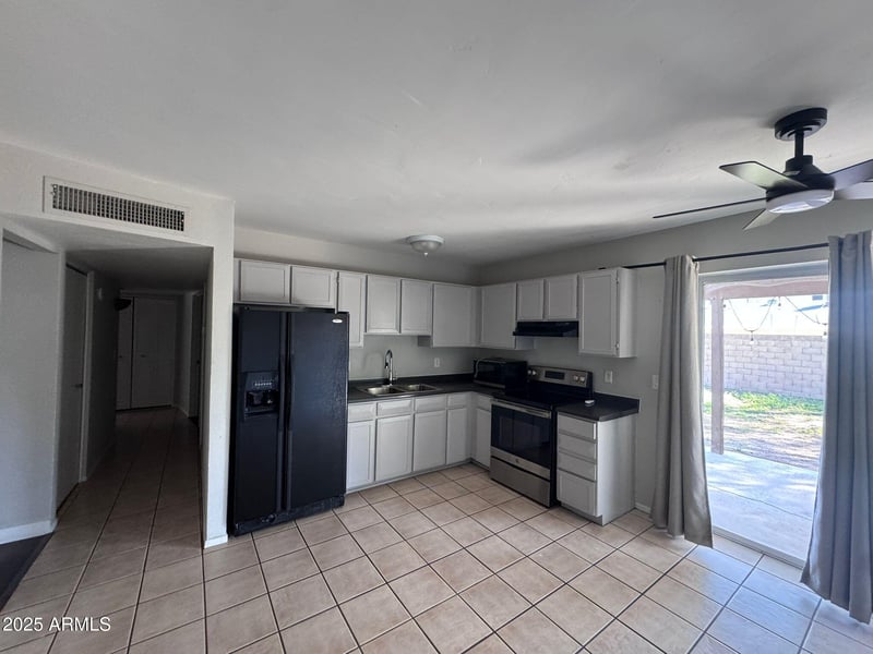 2815 Banff Ln, Phoenix, AZ 85053